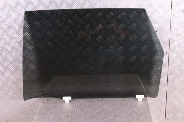 Стекло двери задней левой 823011AA0B NISSAN