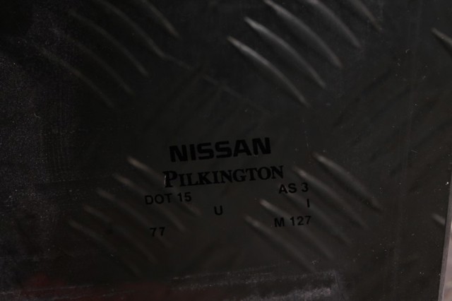 Стекло заднее левое 823016FL1A NISSAN