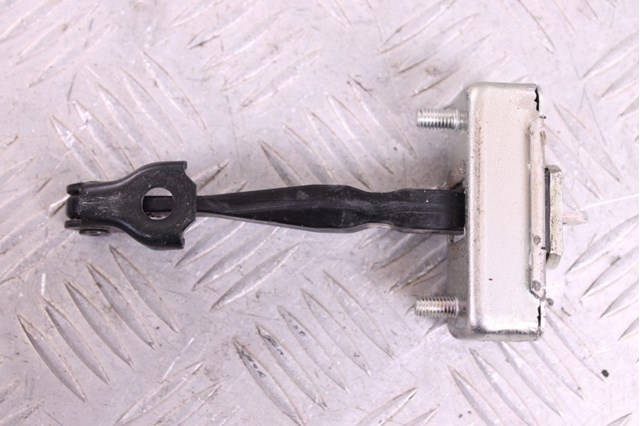 Ограничитель открывания задней двери 824304GA0A NISSAN