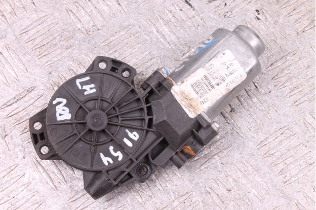 Мотор стеклоподъемника водительской двери 824502T010 HYUNDAI