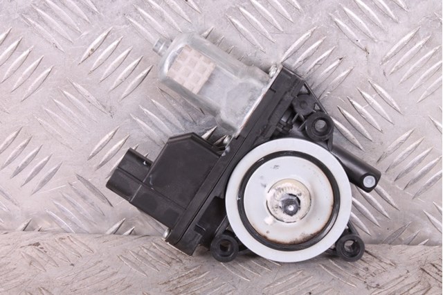 Мотор стеклоподъемника двери передней, левой 82450C1010 HYUNDAI