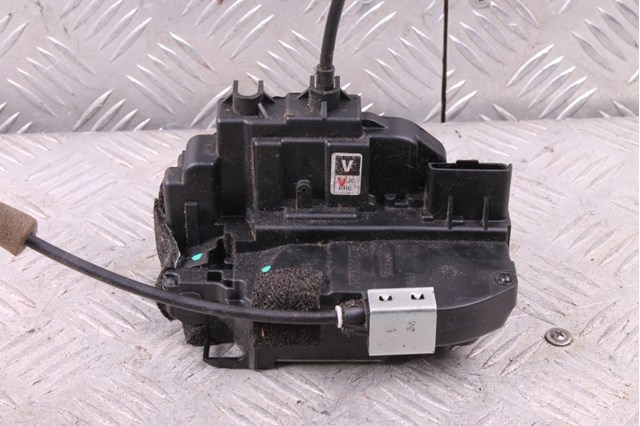 Замок задней правой двери  825001CY0A NISSAN