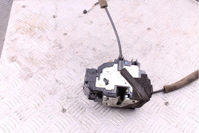 825001CY0A NISSAN Замок двери задней правой купить в Николаев