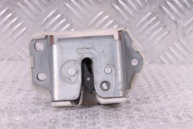 Замок и ручка двери задка 8251063J00 SUZUKI