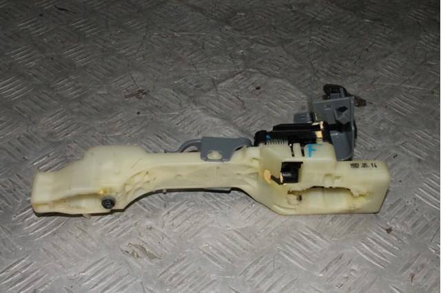 Держатель наружной ручки двери, передней правой 826653S000 HYUNDAI