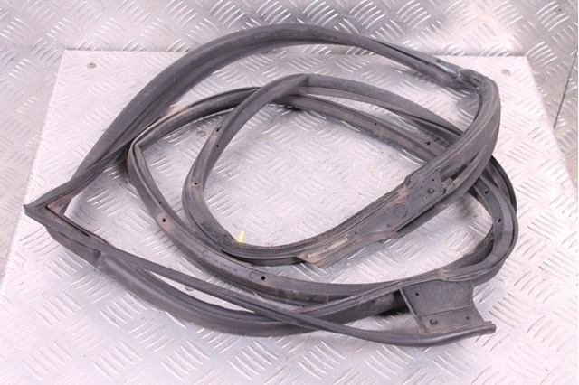 828311CA0A NISSAN Уплотнитель двери задней левой (на двери) купить в Каменское