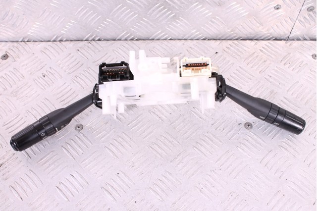 Переключатель подрулевой, центральная часть 83119FG000 SUBARU