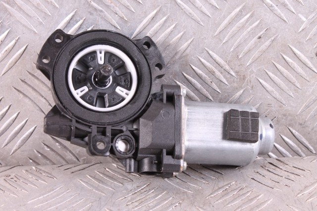 Мотор стеклоподъемника двери задней, левой 834502T000 HYUNDAI