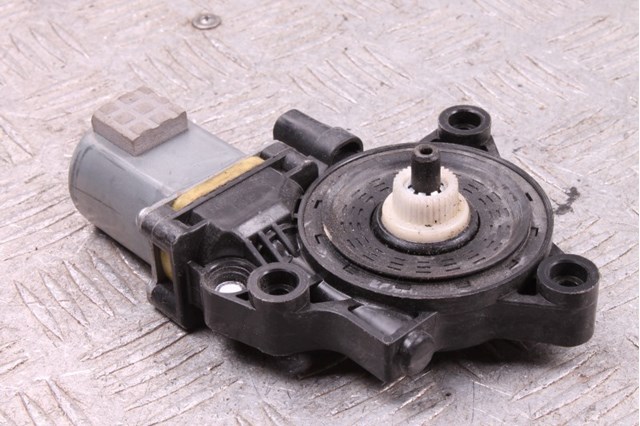 Мотор стеклоподъемника двери задней, левой 83450D4010 HYUNDAI