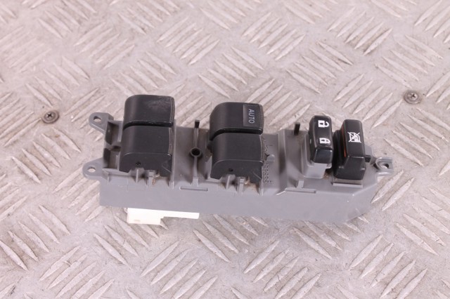 Кнопки переднего левого стекло подъемника 8482012520 TOYOTA