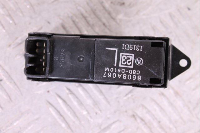 8608A067 MITSUBISHI Кнопочный блок управления стеклоподъемником задний левый купить в Чернигов