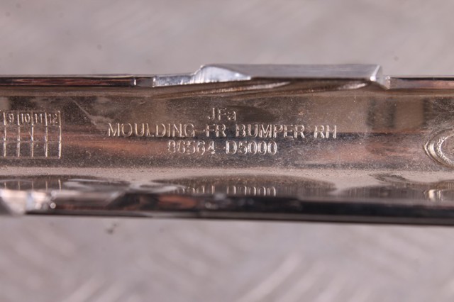 86564D5000 HYUNDAI Молдинг бампера переднего правый купить в Киев