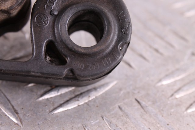 Подушки глушителя 8K0253144M VAG