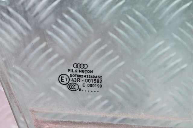 Стекло двери передней правой 8K0845202D VAG