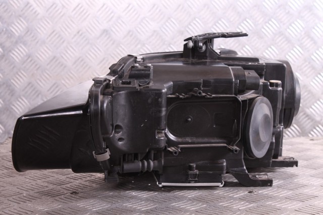 VAG 8K0941044 Фара правая в наличии Тернополь