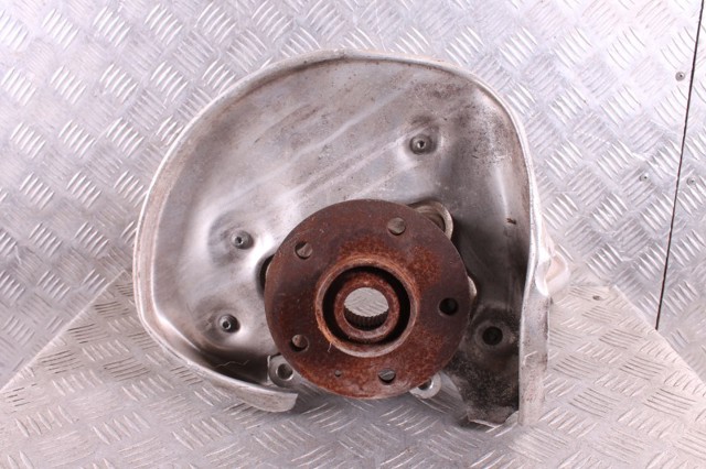 Цапфа поворотная левая 8R0505435C VAG