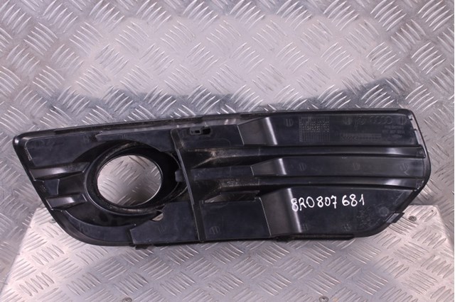 Заглушка под противотуманные фары, левая 8R0807681A01C VAG
