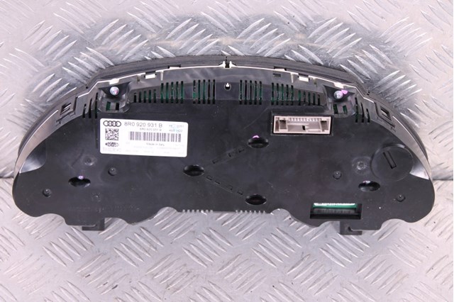 Щиток приборов 8R0920931B VAG