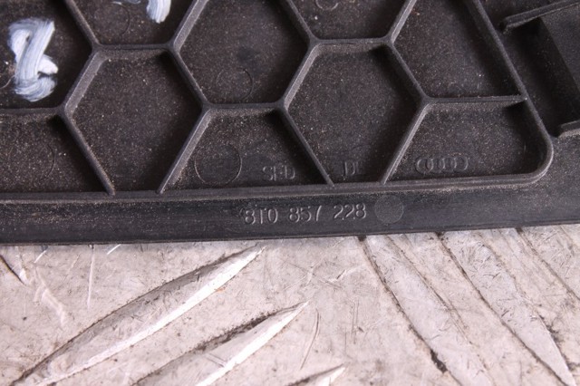 8T0857228 купить Киев