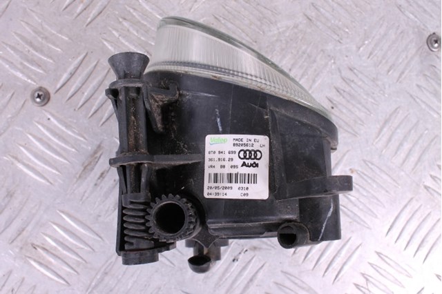 Левая противотуманная фара 8T0941699 VAG