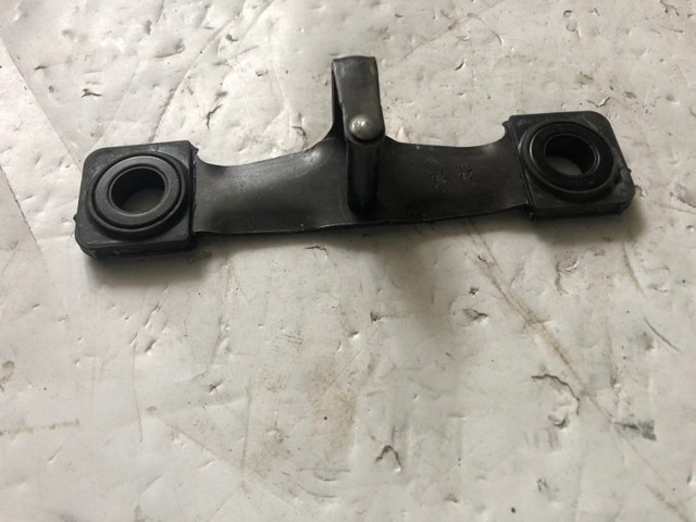 Упор двери задка 8V0827507D VAG