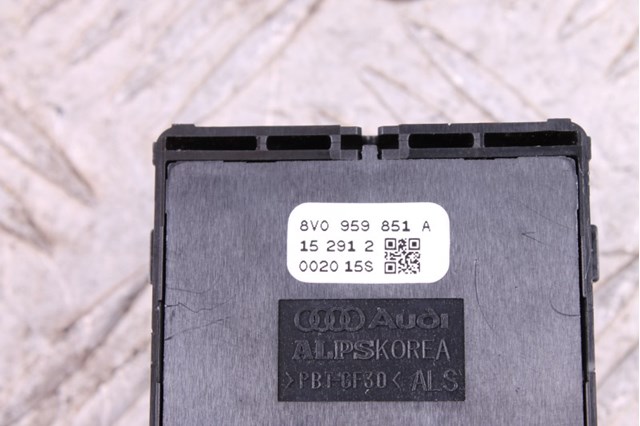 VAG 8V0959851A Кнопочный блок управления стеклоподъемником передний левый в наличии Житомир