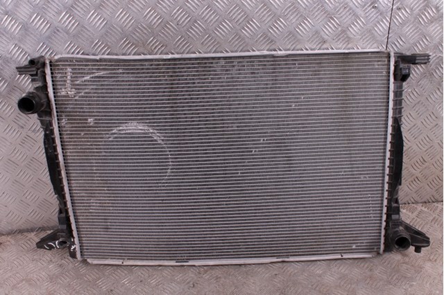 Радиатор охлаждения двигателя 8W0121251N VAG