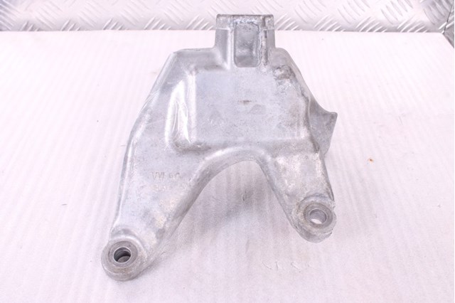 Кронштейн подушки (опоры) двигателя, левой 8W0199307L VAG