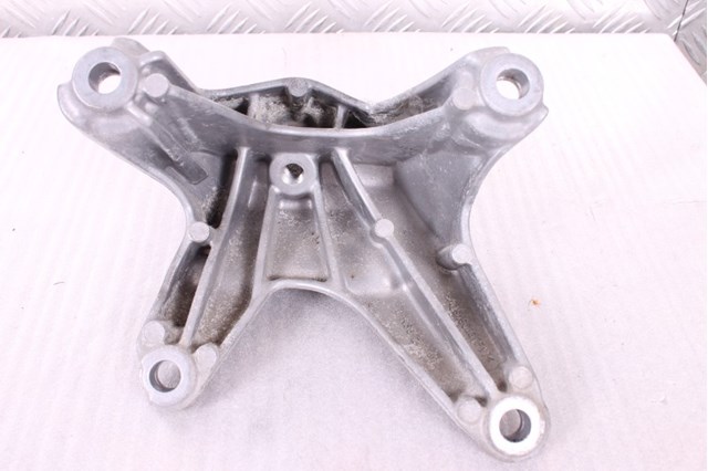 8W0199307L Кронштейн подушки (опоры) двигателя левой купить Киев