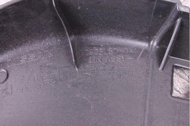 Пластик пятой двери 909035DA0A NISSAN