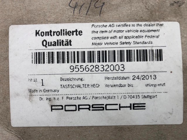 Заглушка гайки крепления поводка заднего дворника 95562832003 PORSCHE