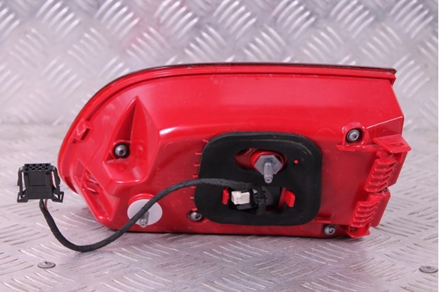 Задняя левая внутренняя фара 95B945093G PORSCHE