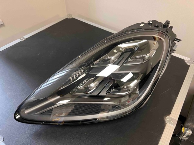 Фара основная левая 9Y0941077N PORSCHE