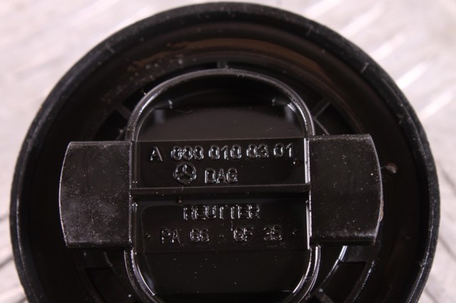 Крышка маслозаливной горловины A0000100301 MERCEDES