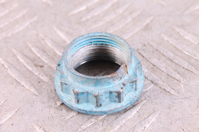 Гайка шестигранная ступицы A0003531373 MERCEDES