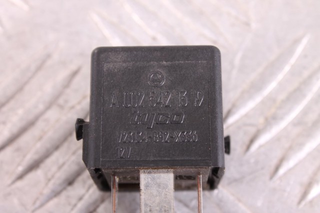 Реле электрическое многофункциональное A0025421319 MERCEDES