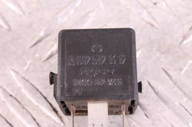 Реле свечей накаливания A0025421519 MERCEDES