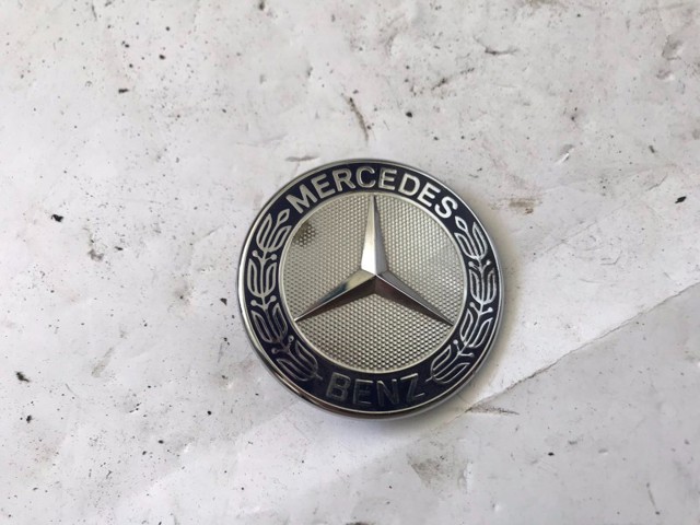Фирменный значек капота A1298880116 MERCEDES