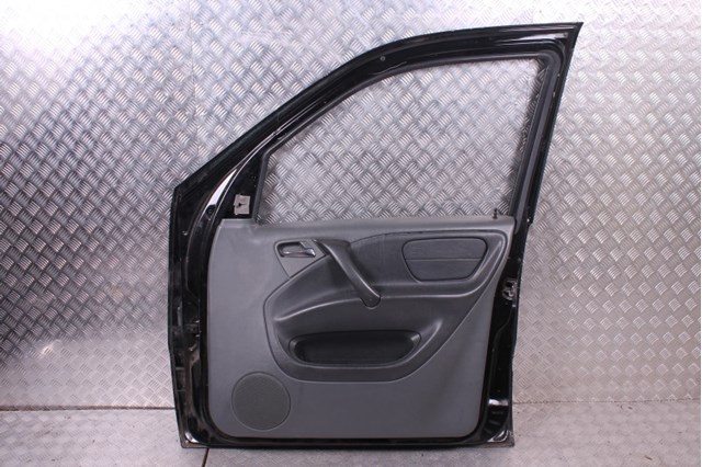 Пассажирская передняя дверь A1637201605 MERCEDES