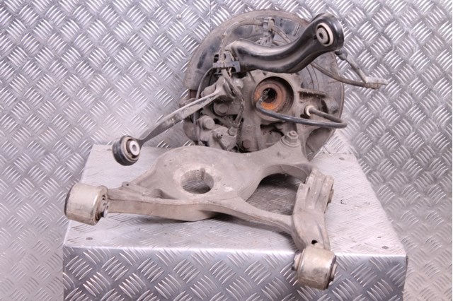 Цапфа поворотного кулака A1643501408 MERCEDES
