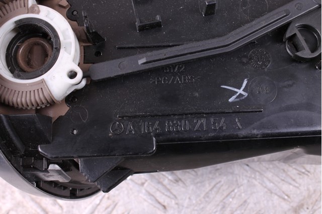 A1648302154 MERCEDES Решетка вентиляции салона на "торпедо" купить в Днепр