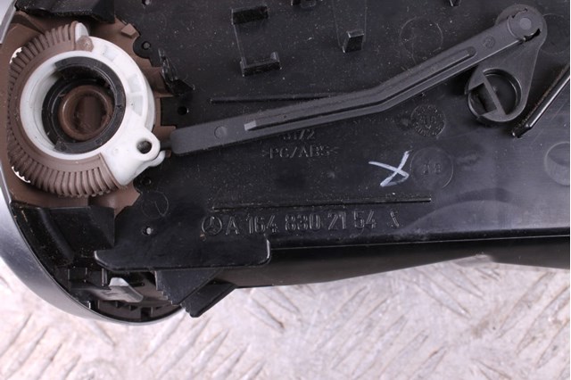 A1648302154 MERCEDES Решетка вентиляции салона на "торпедо" купить в Ровно