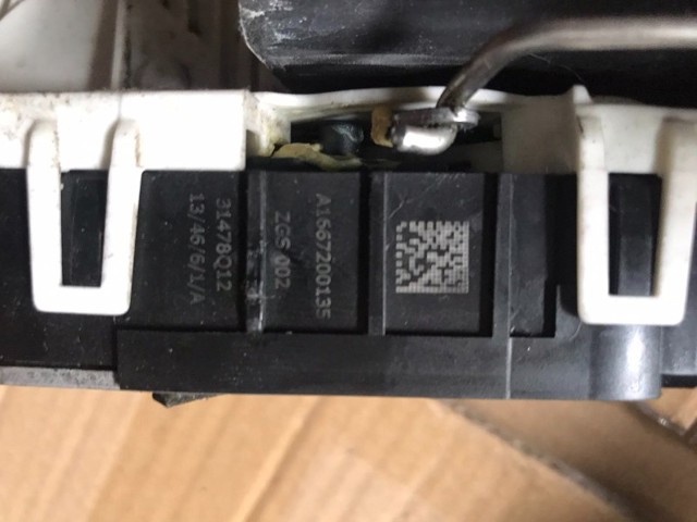 Запор кабины A1667200135 MERCEDES