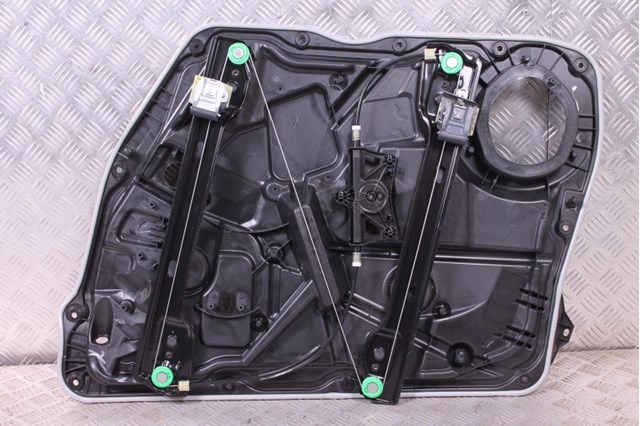 Стеклоподъемник передней правой двери A1667200279 MERCEDES