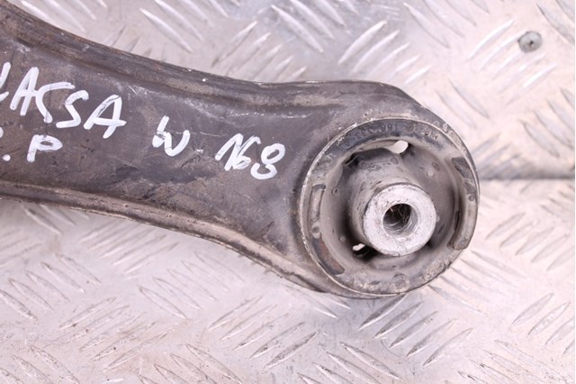 Нижний правый рычаг передней подвески A1683302407 MERCEDES