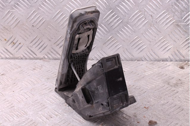 Педаль акселератора A2053000104 MERCEDES