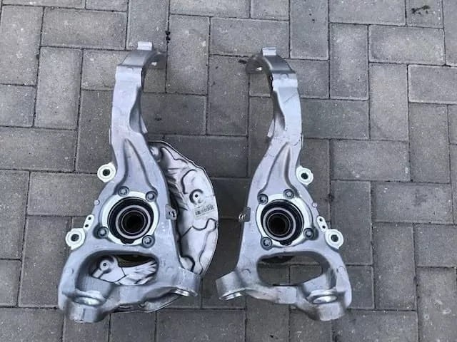 MERCEDES 2053323800 Цапфа (поворотный кулак) передний правый в наличии Чернигов