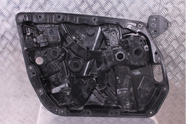 Стеклоподъемник с электродвигателем A2057204923 MERCEDES