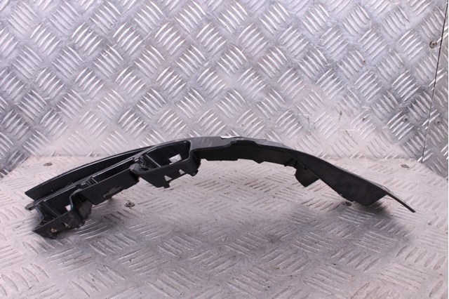 Правый кронштейн заднего бампера A2058852265 MERCEDES