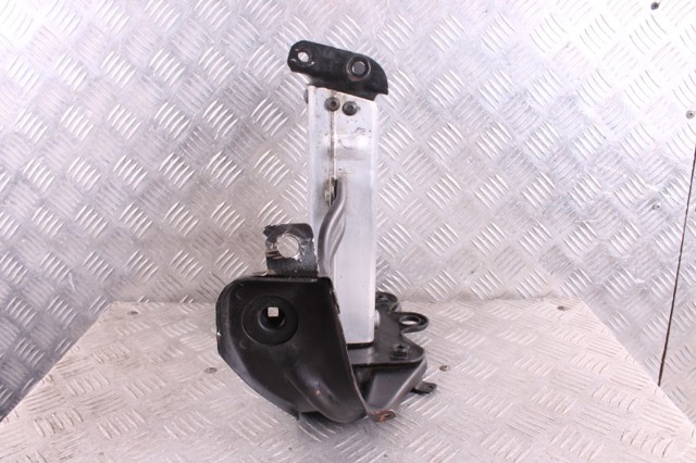 MERCEDES A2116200795 Кронштейн бампера переднего левый в наличии Ровно